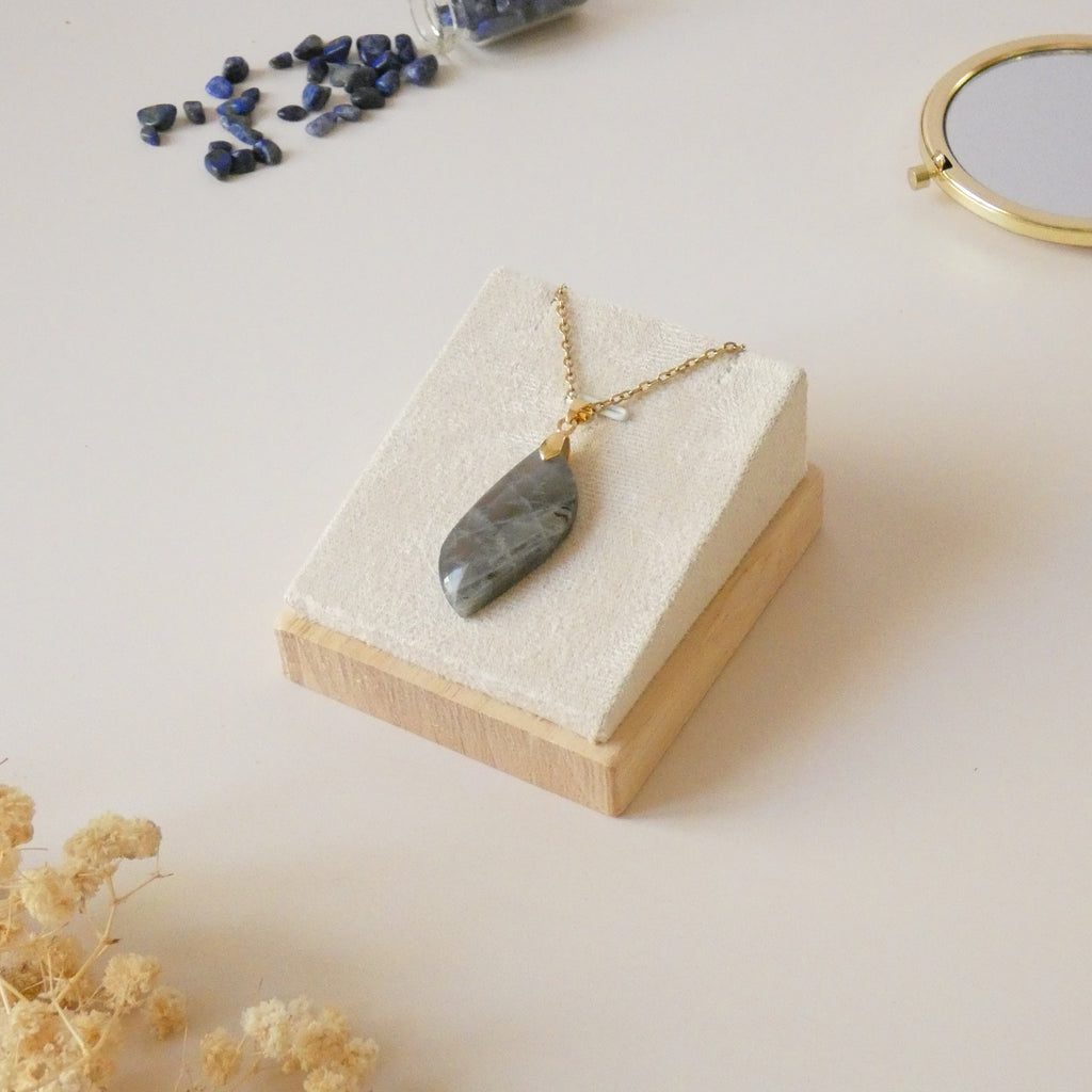 Pendentif en labradorite bélière dorée – 3,6 cm