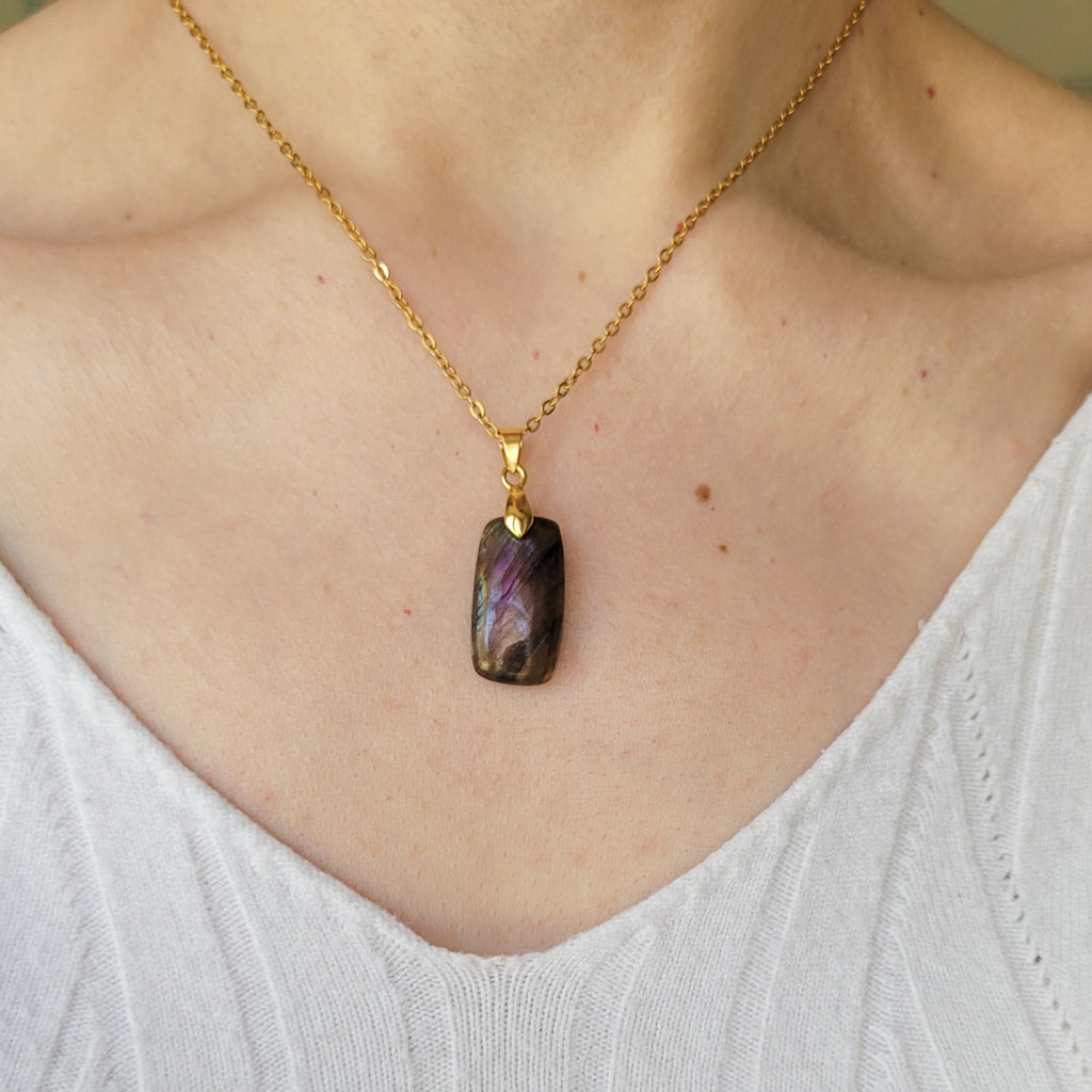 Pendentif en labradorite violette – 2,2 cm