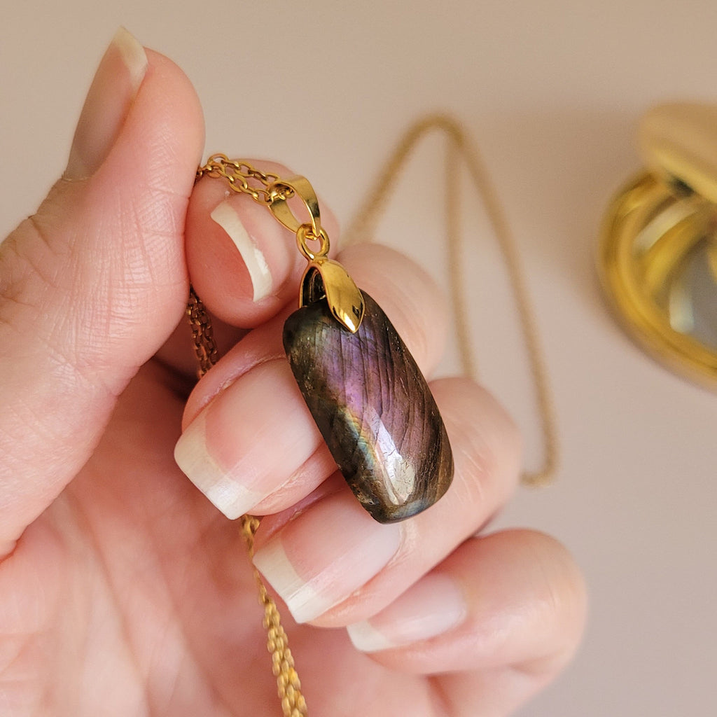Pendentif en labradorite violette – 2,2 cm