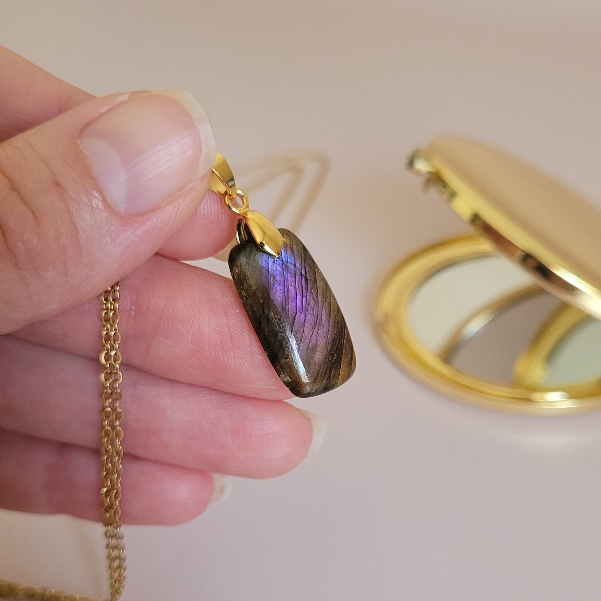 Pendentif en labradorite violette – 2,2 cm