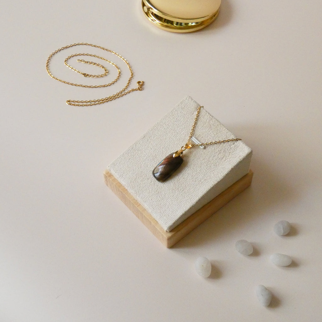 Pendentif en labradorite violette – 2,2 cm