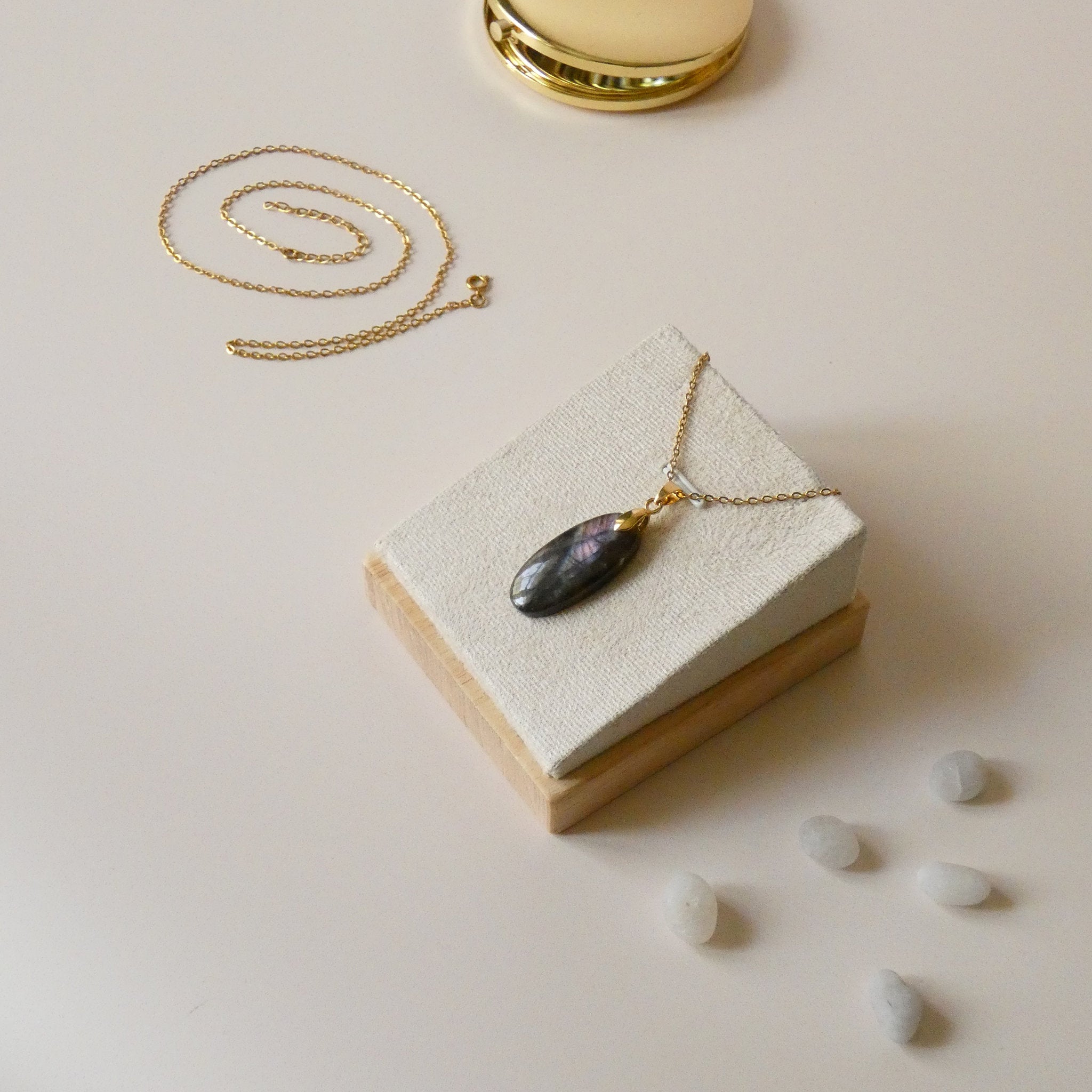 Pendentif en labradorite violette – 2,9 cm