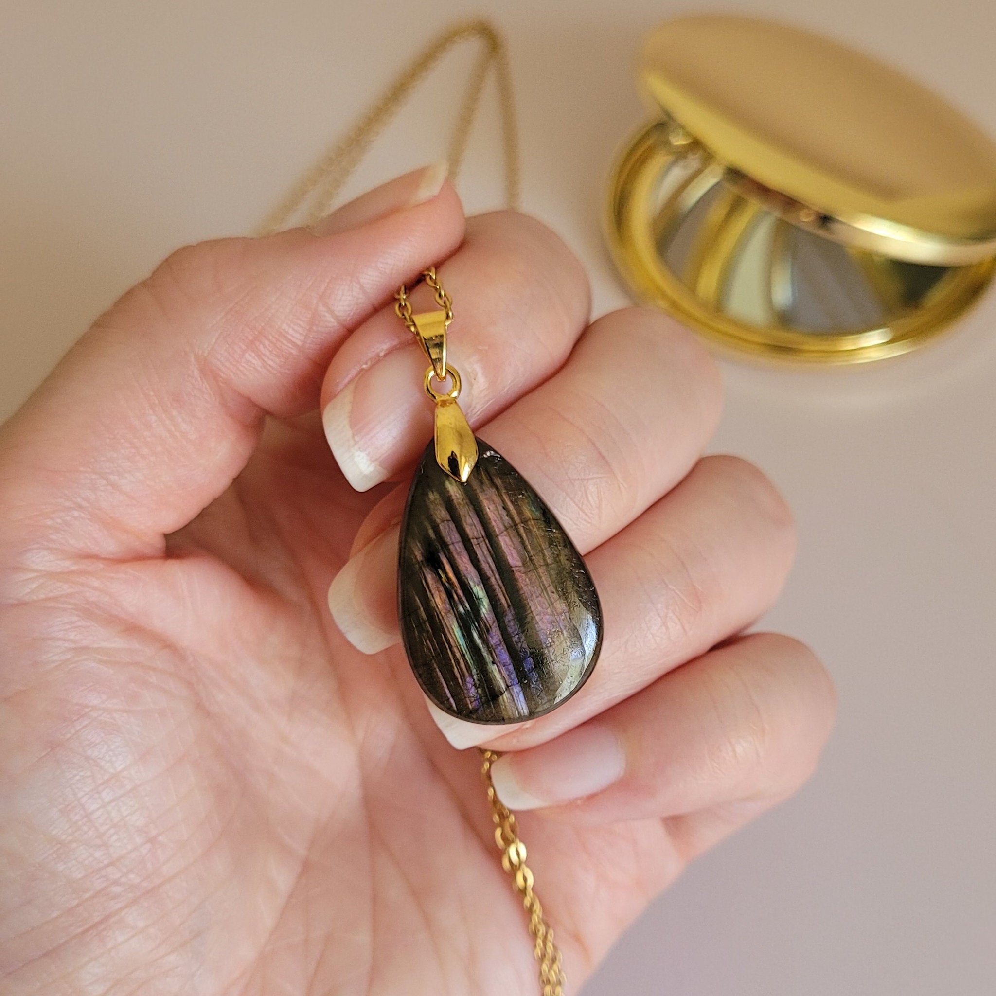 Pendentif en labradorite violette – 2,8 cm
