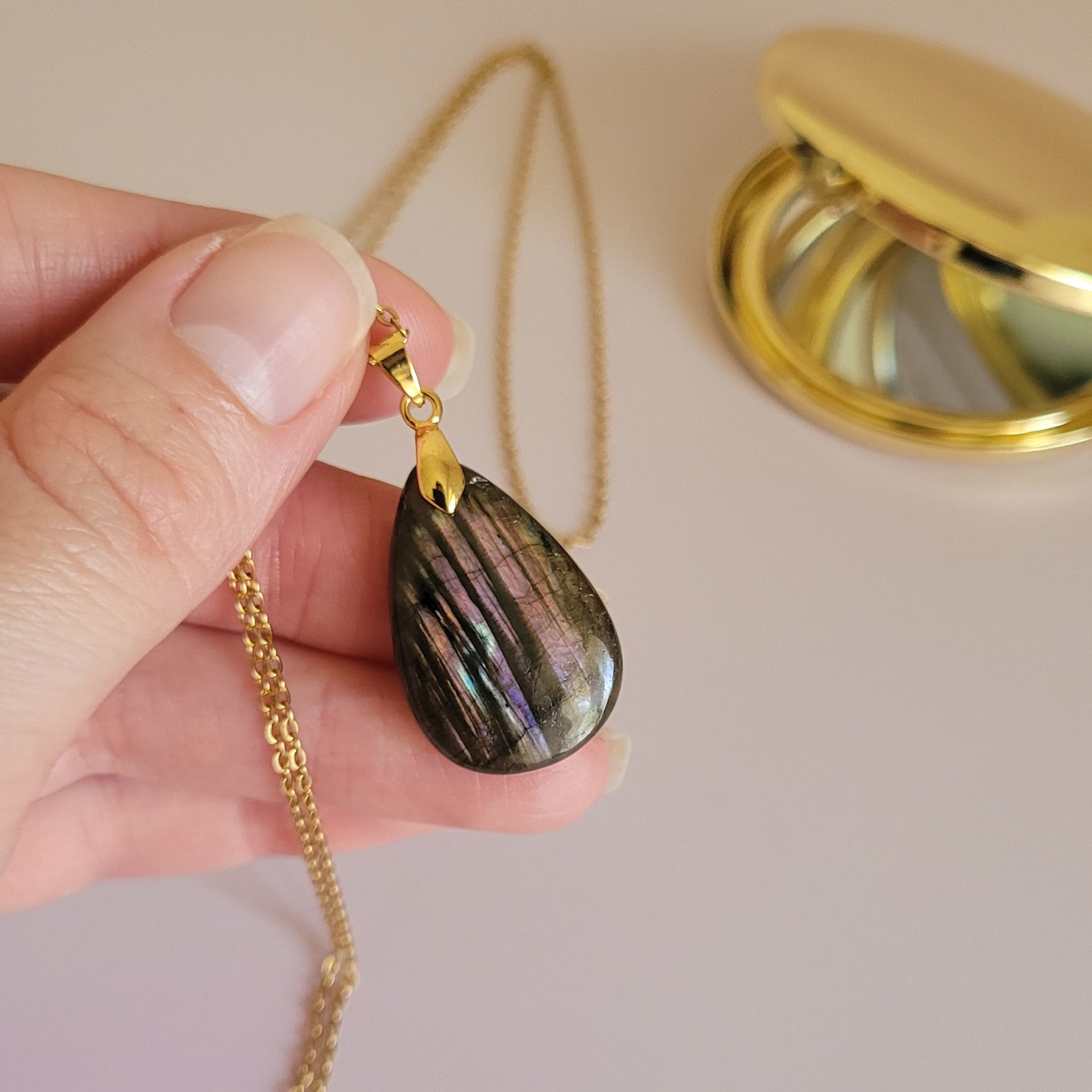 Pendentif en labradorite violette – 2,8 cm