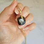 Pendentif en labradorite 1,6 cm bélière dorée