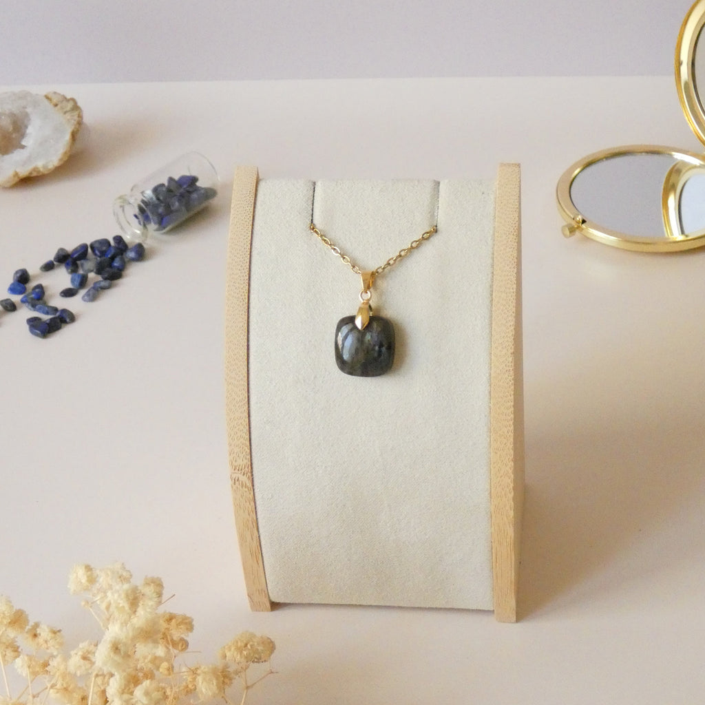 Pendentif en labradorite 1,6 cm bélière dorée