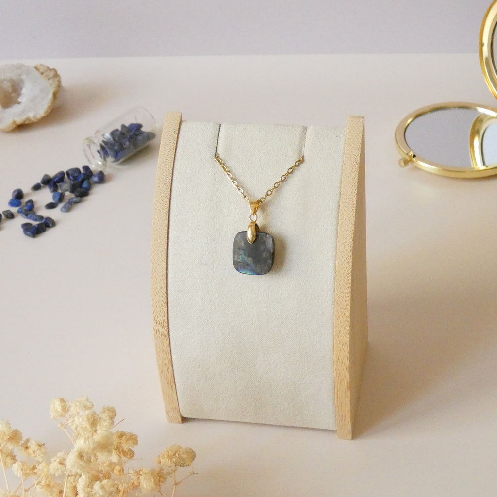 Pendentif en labradorite 1,6 cm bélière dorée