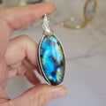Pendentif en labradorite bleue 6,5 cm bijou artisanal