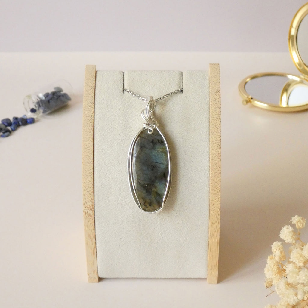 Pendentif en labradorite bleue 6,5 cm bijou artisanal