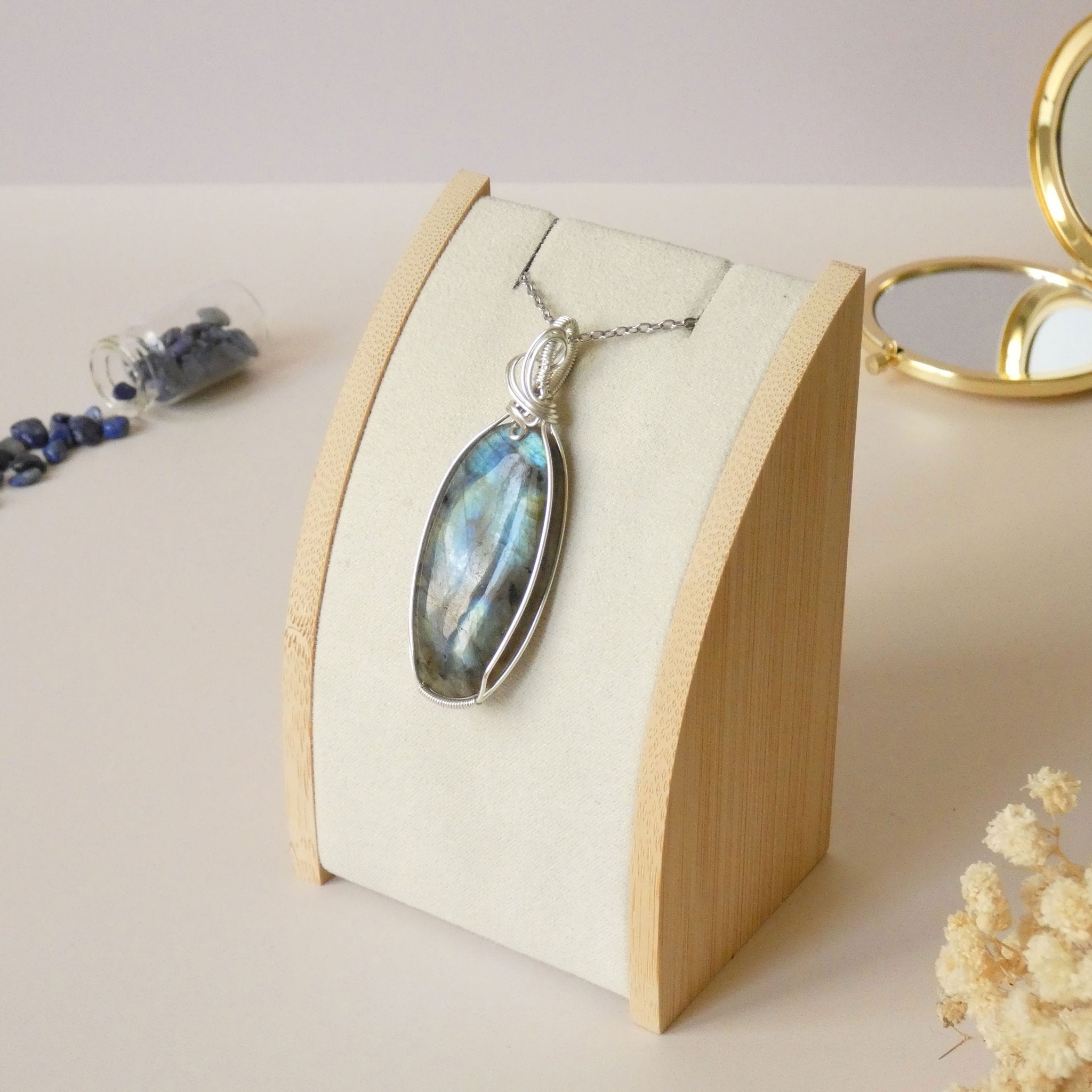 Pendentif en labradorite bleue 6,5 cm bijou artisanal