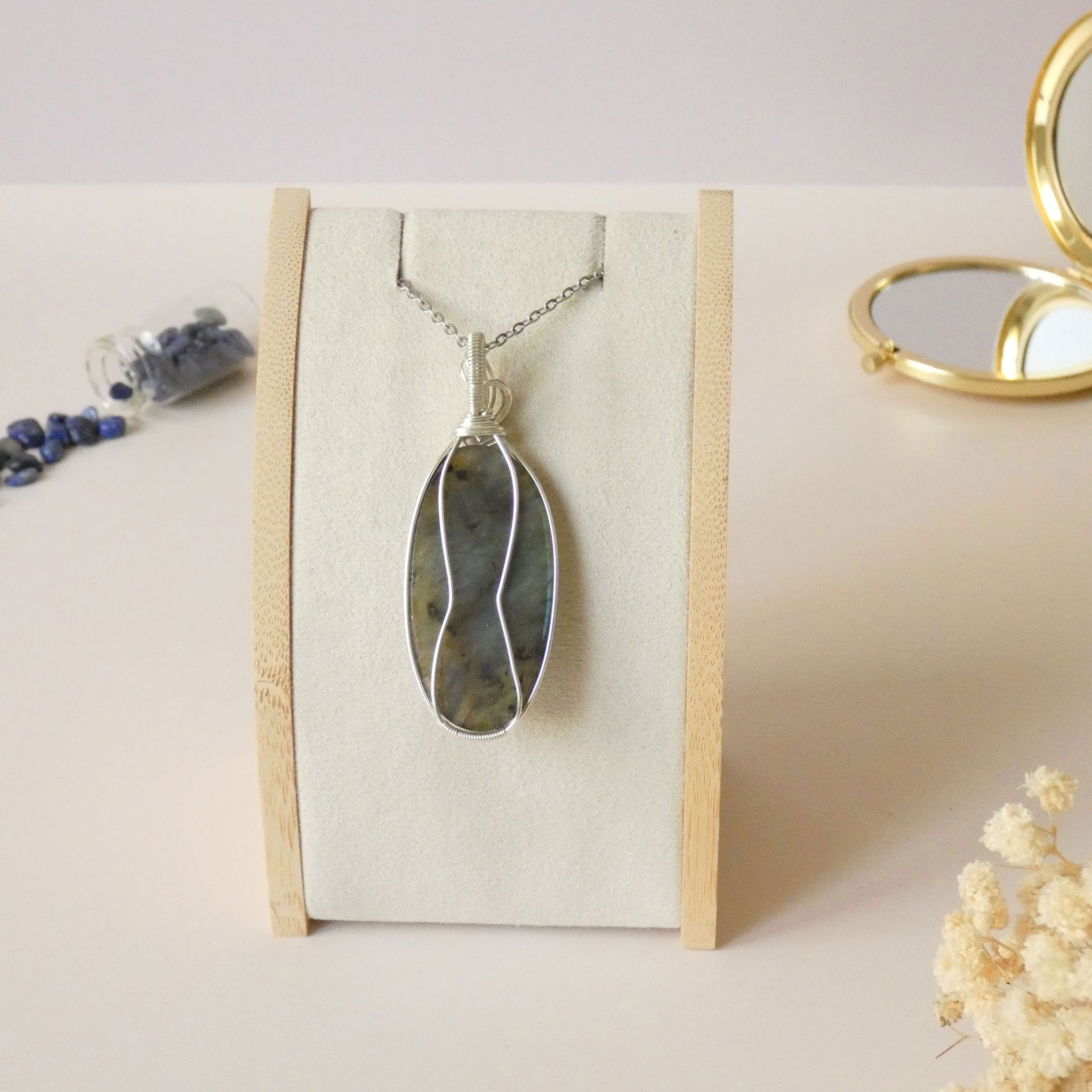 Pendentif en labradorite bleue 6,5 cm bijou artisanal
