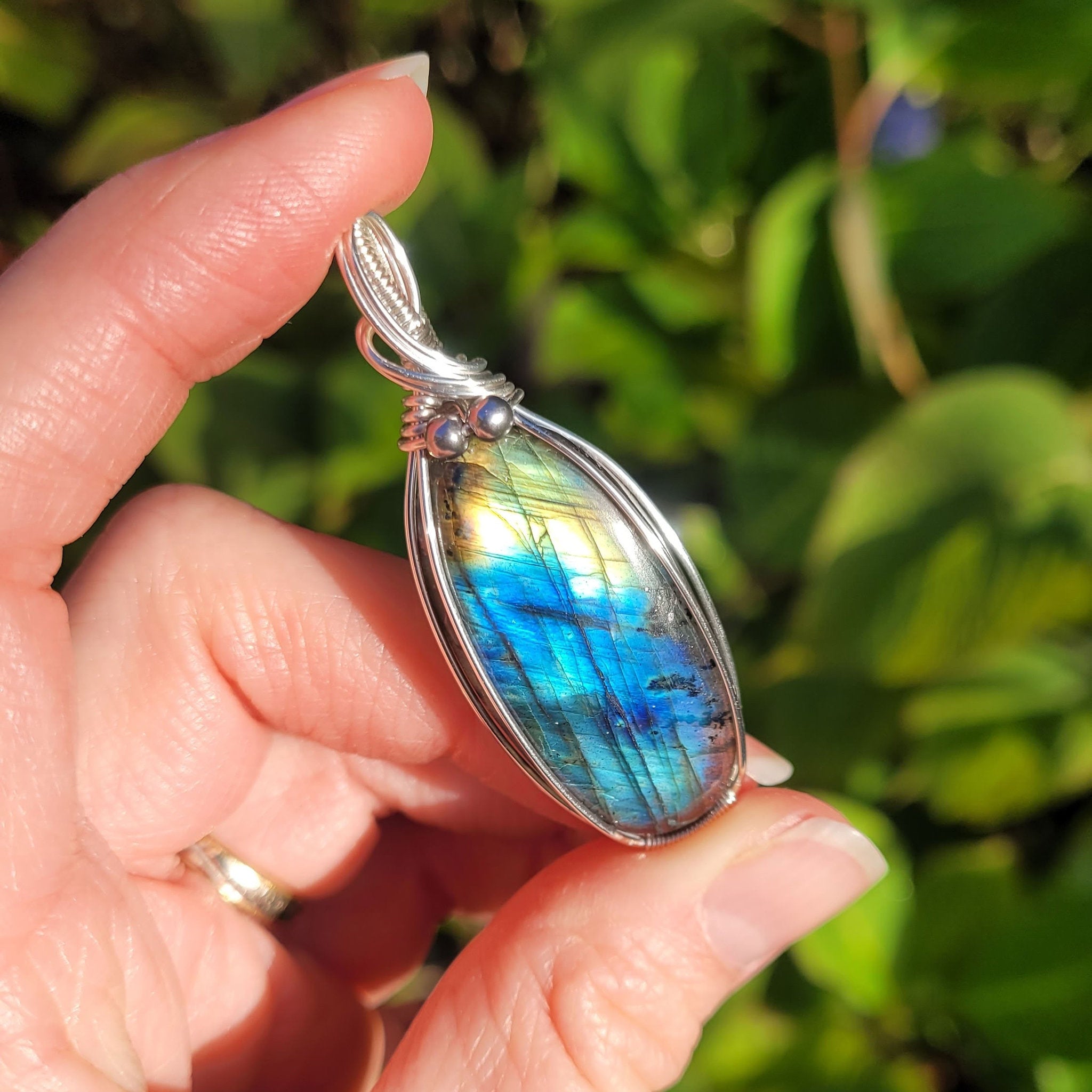 Pendentif en labradorite bleue 5,6 cm bijou artisanal