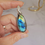 Pendentif en labradorite bleue 5,6 cm bijou artisanal