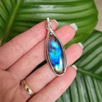 Pendentif en labradorite bleue 5,5 cm bijou artisanal