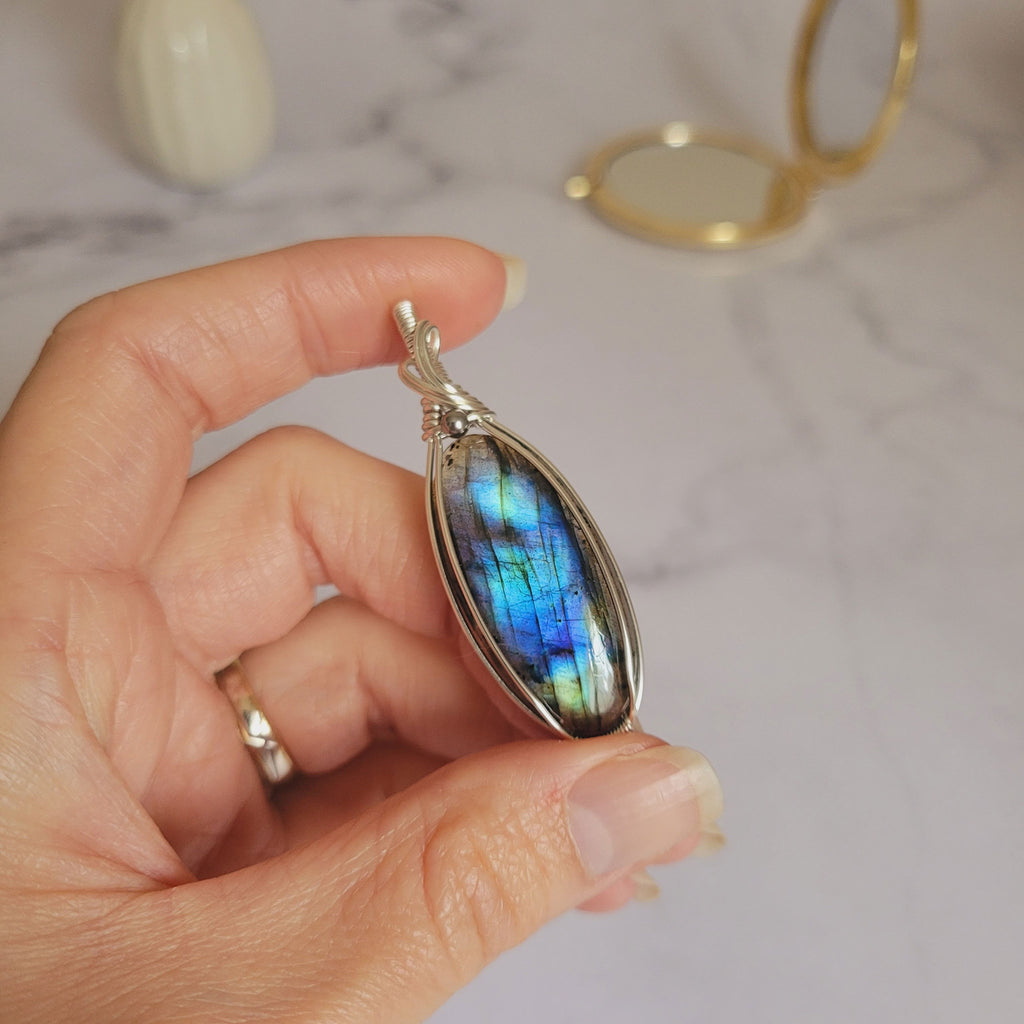 Pendentif en labradorite bleue 5,5 cm bijou artisanal