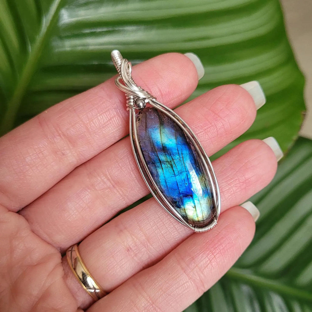 Pendentif en labradorite bleue 5,5 cm bijou artisanal