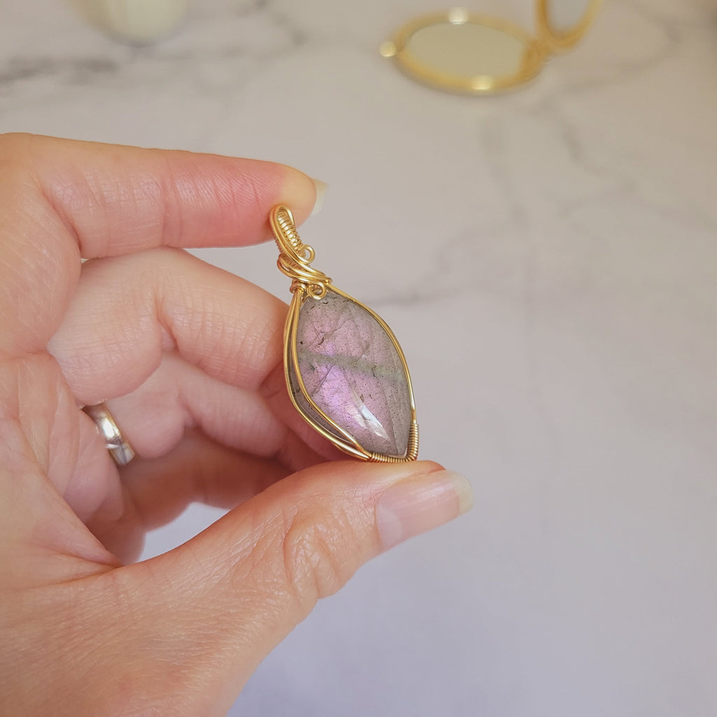 Pendentif en labradorite 4,6 cm bijou artisanal