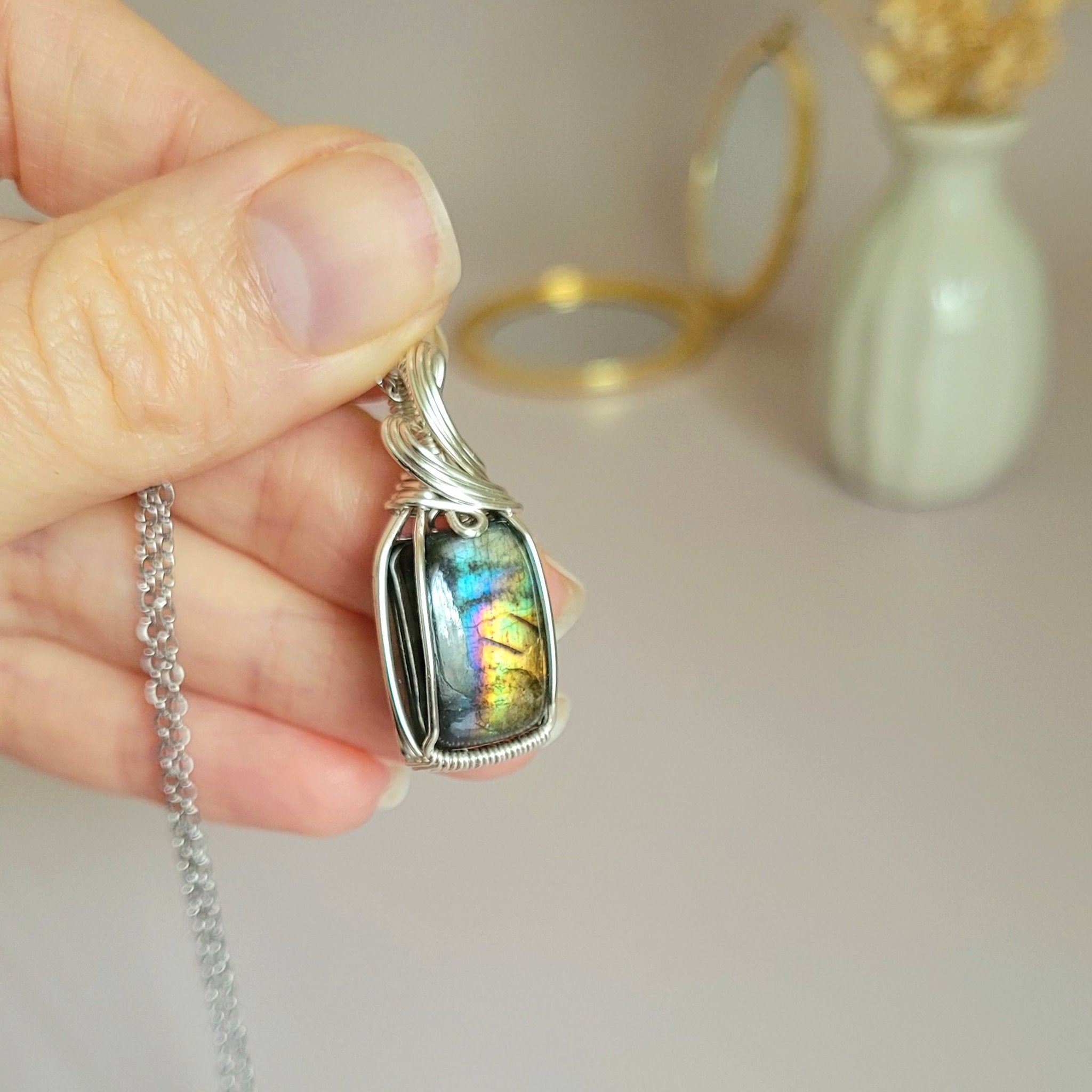 Pendentif en labradorite 3,4 cm bijou artisanal