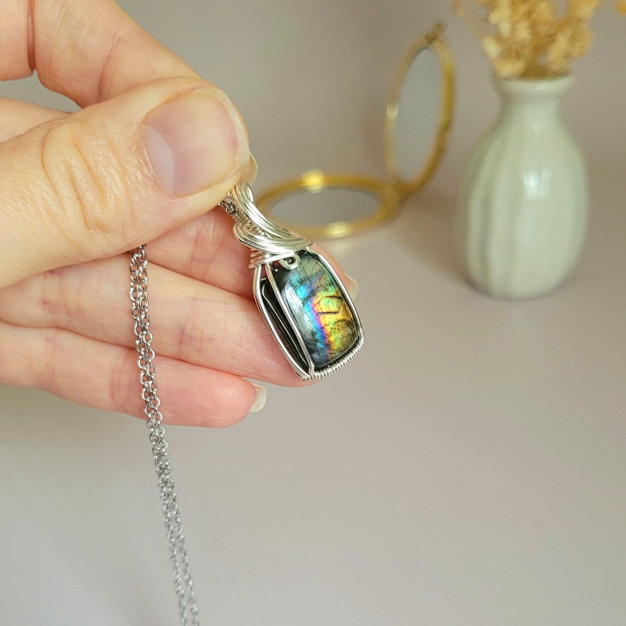 Pendentif en labradorite 3,4 cm bijou artisanal