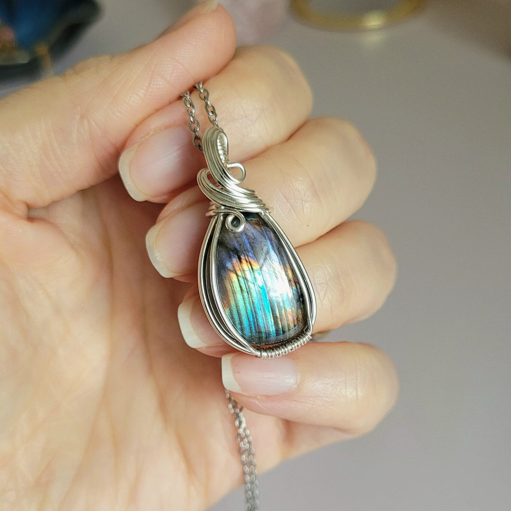 Pendentif en labradorite 3,5 cm bijou artisanal
