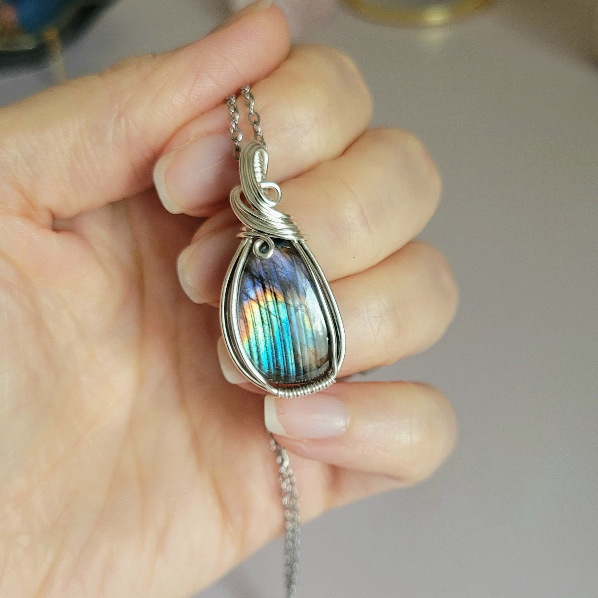 Pendentif en labradorite 3,5 cm bijou artisanal