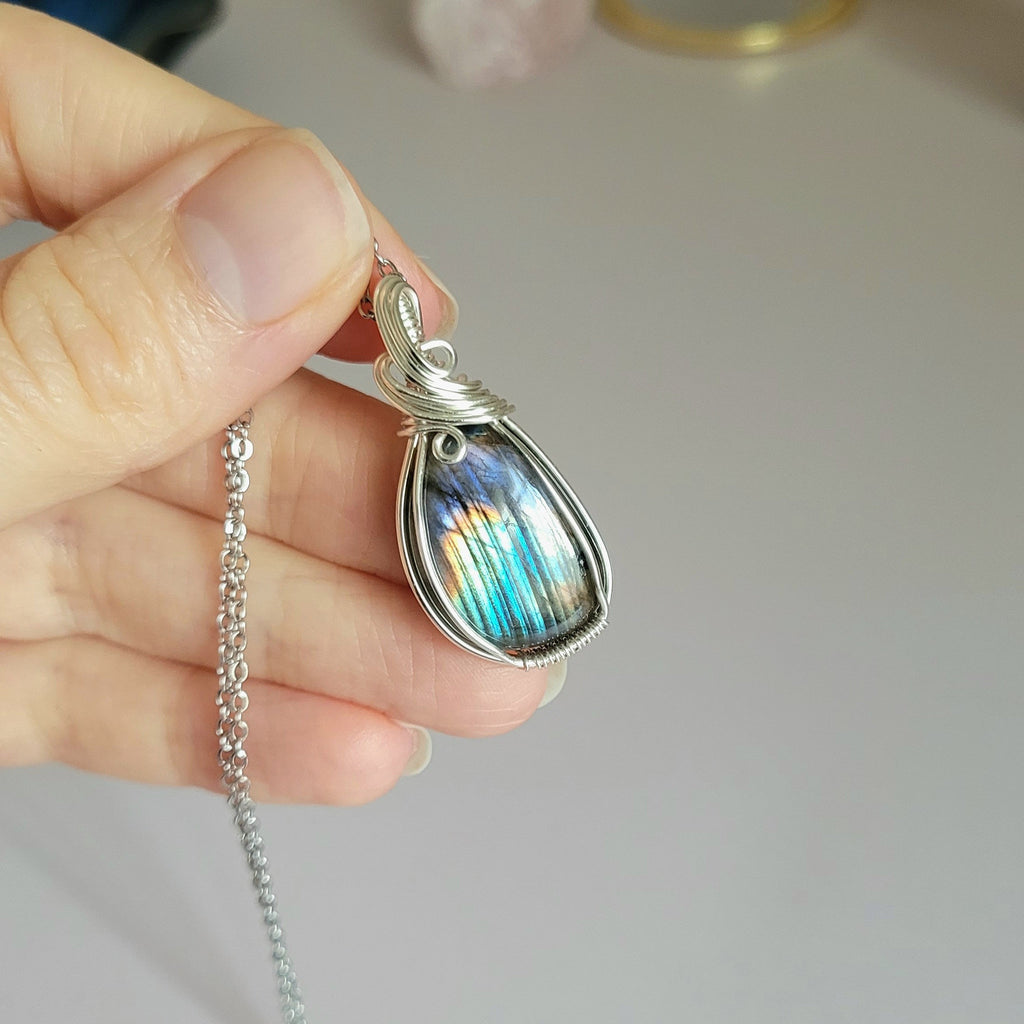 Pendentif en labradorite 3,5 cm bijou artisanal