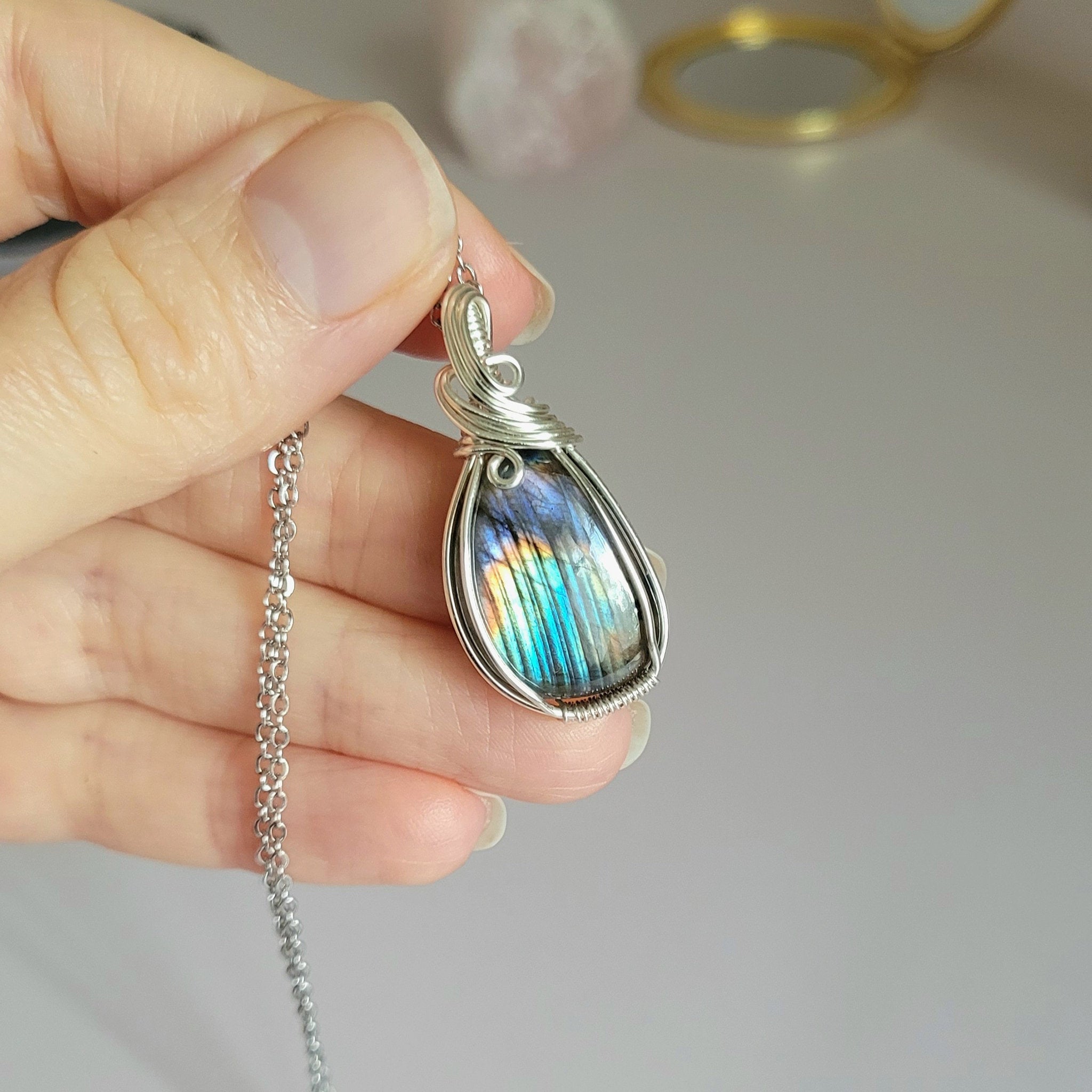 Pendentif en labradorite 3,5 cm bijou artisanal