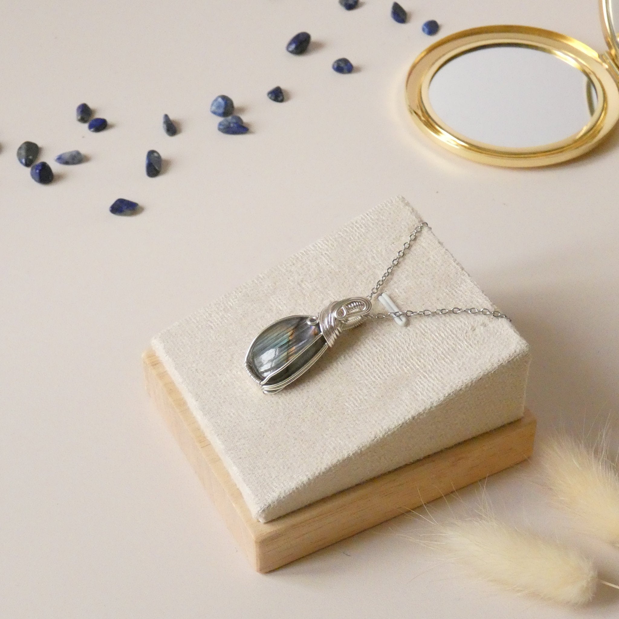 Pendentif en labradorite 3,5 cm bijou artisanal