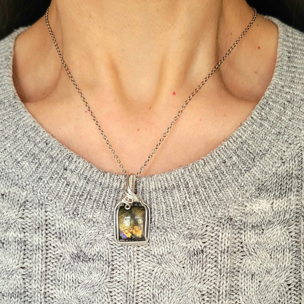 Pendentif en labradorite 3,4 cm bijou artisanal