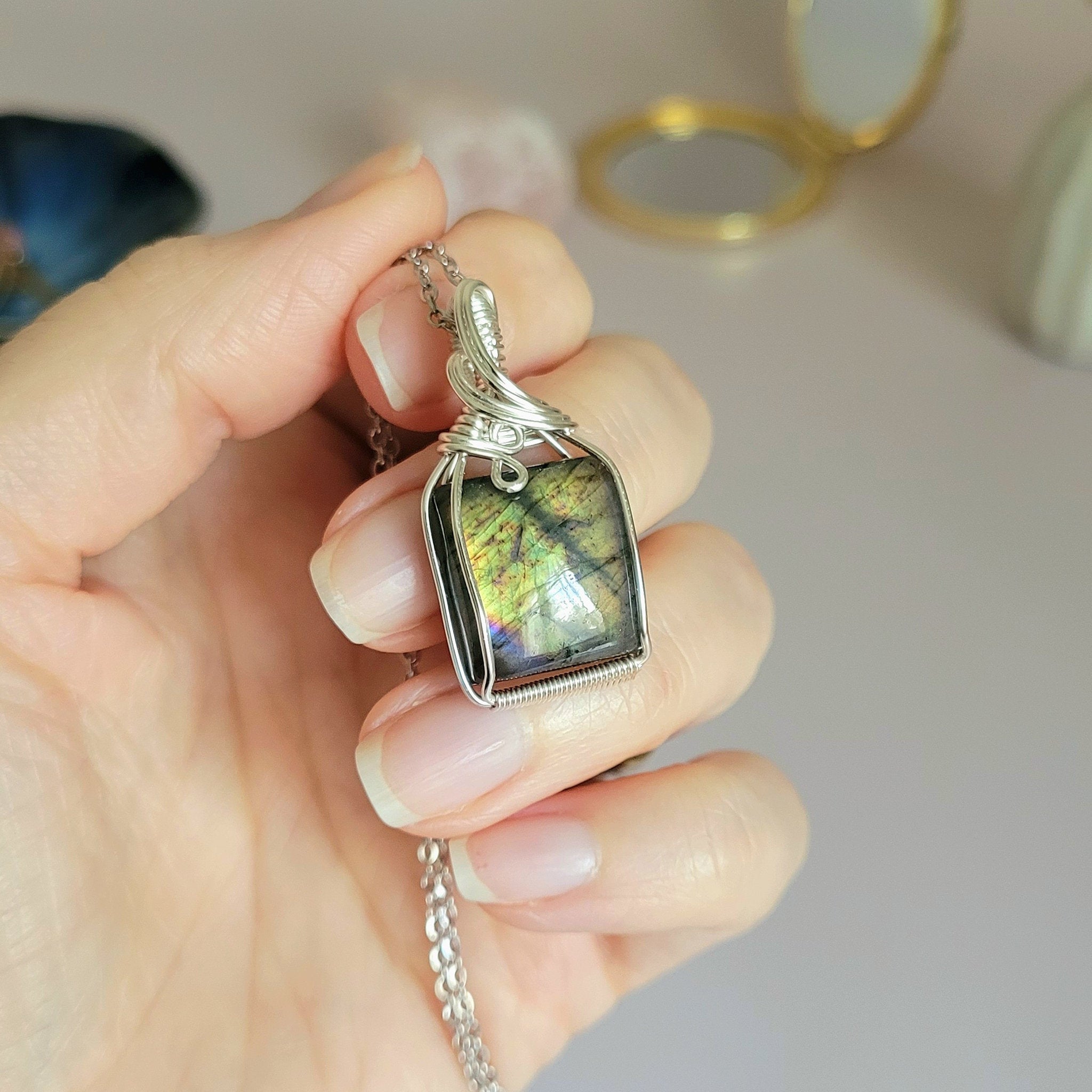 Pendentif en labradorite 3,4 cm bijou artisanal