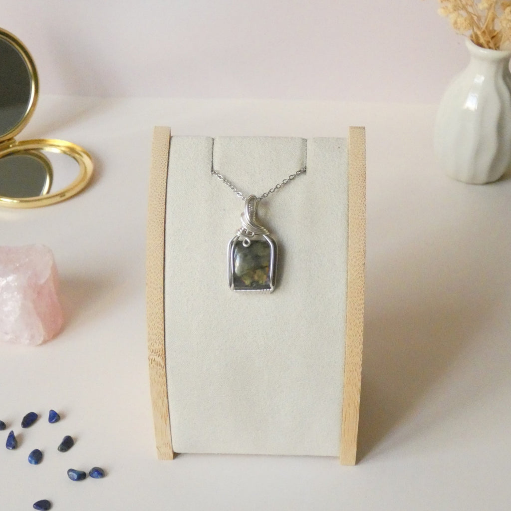 Pendentif en labradorite 3,4 cm bijou artisanal