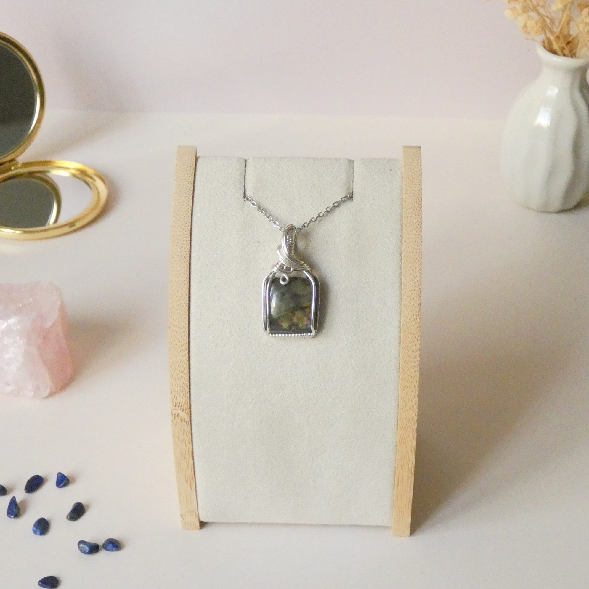 Pendentif en labradorite 3,4 cm bijou artisanal