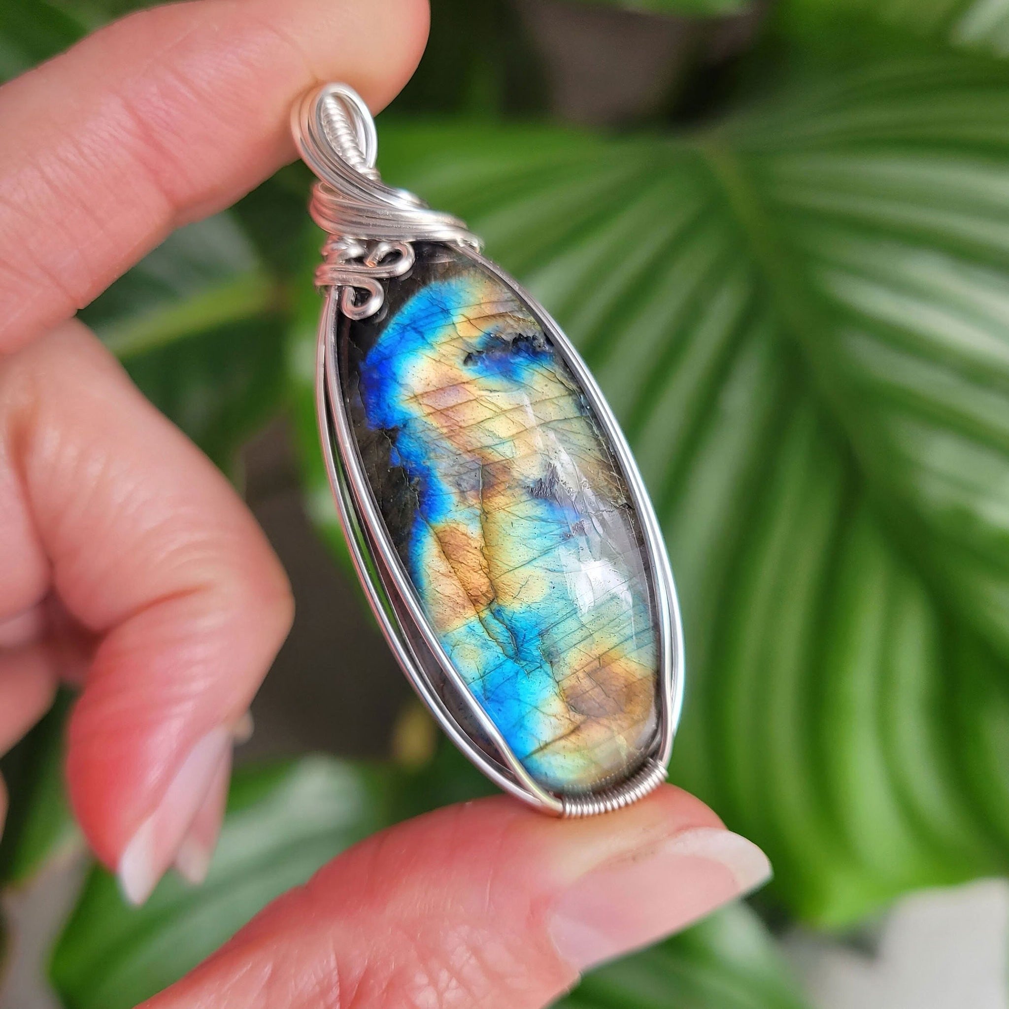 Pendentif en labradorite bleue 5,8 cm bijou artisanal