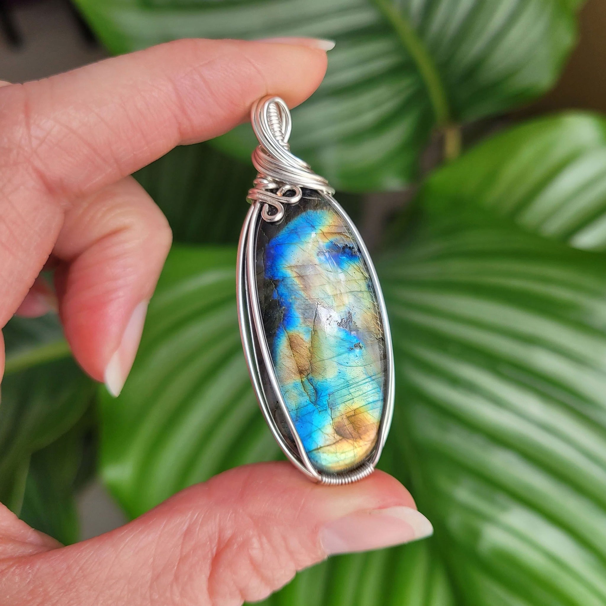 Pendentif en labradorite bleue 5,8 cm bijou artisanal