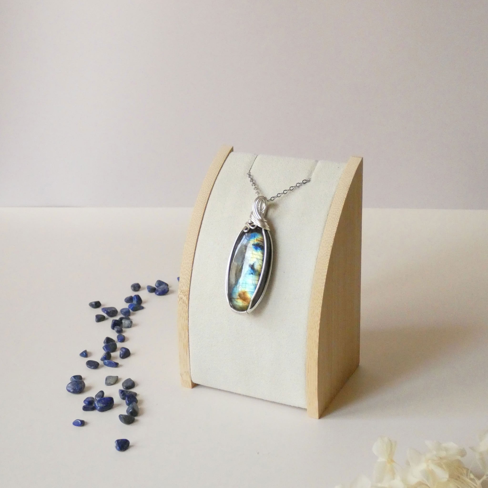 Pendentif en labradorite bleue 5,8 cm bijou artisanal