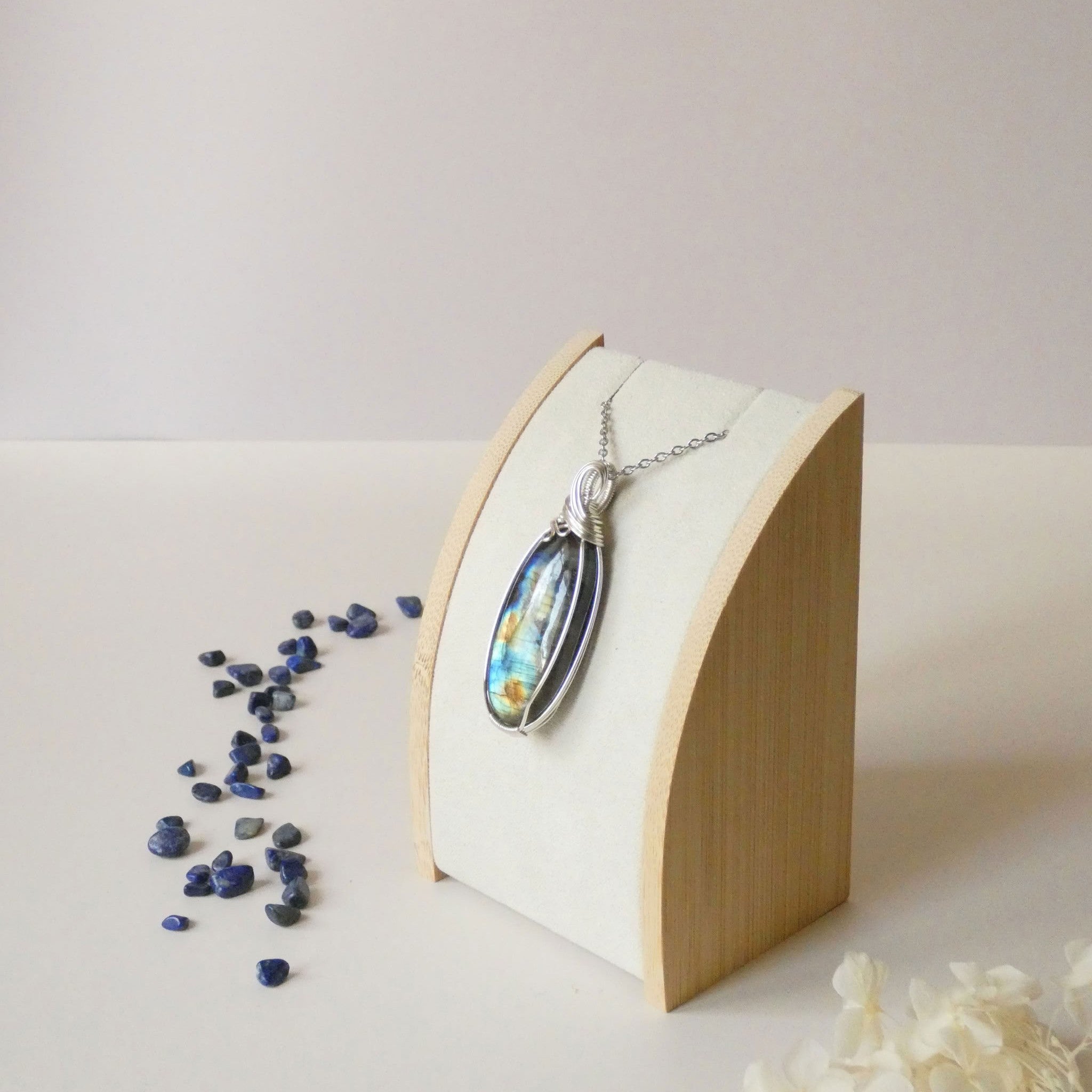 Pendentif en labradorite bleue 5,8 cm bijou artisanal