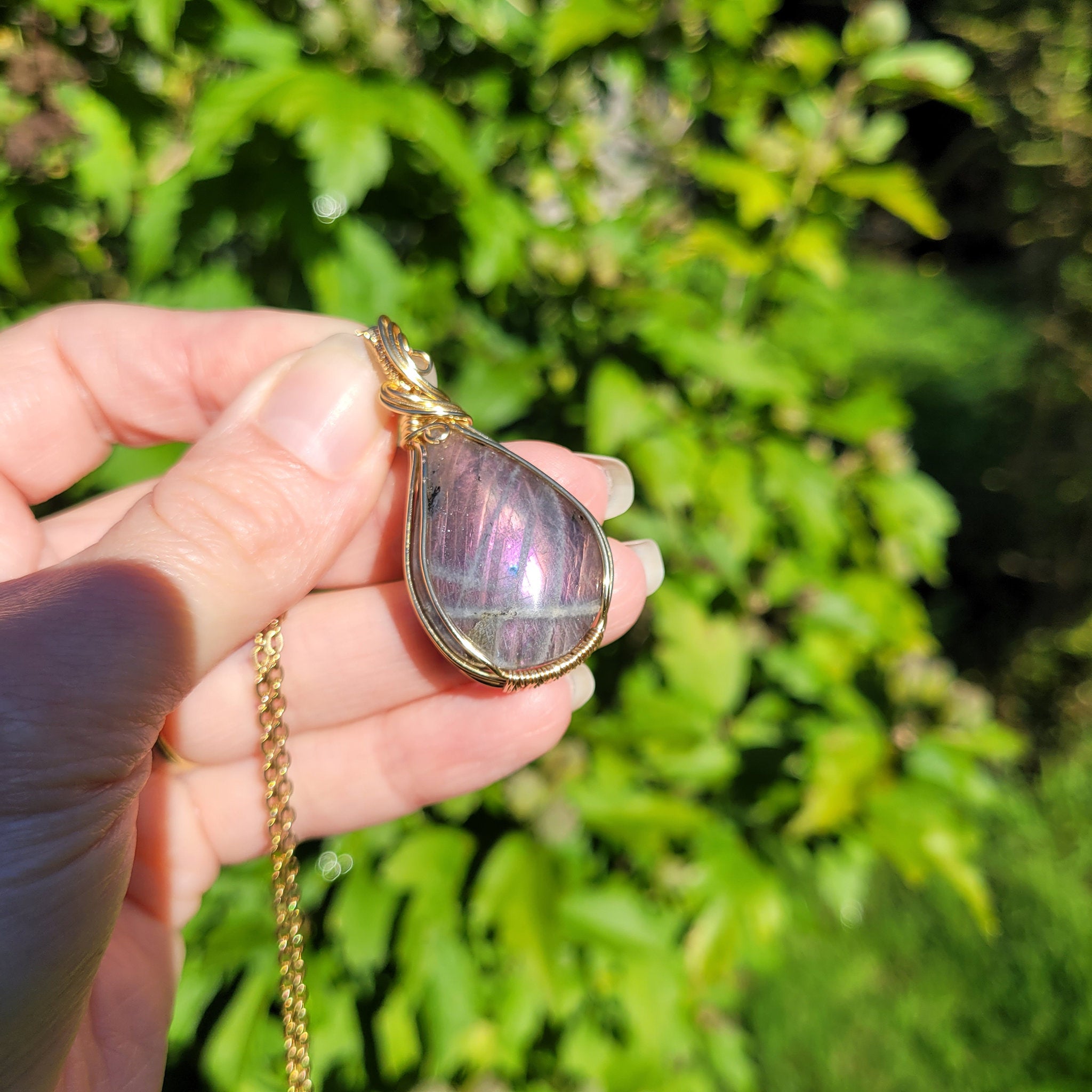 Pendentif en labradorite violette 4,7 cm bijou artisanal