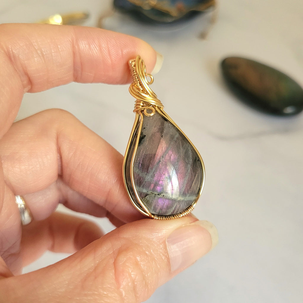 Pendentif en labradorite violette 4,7 cm bijou artisanal