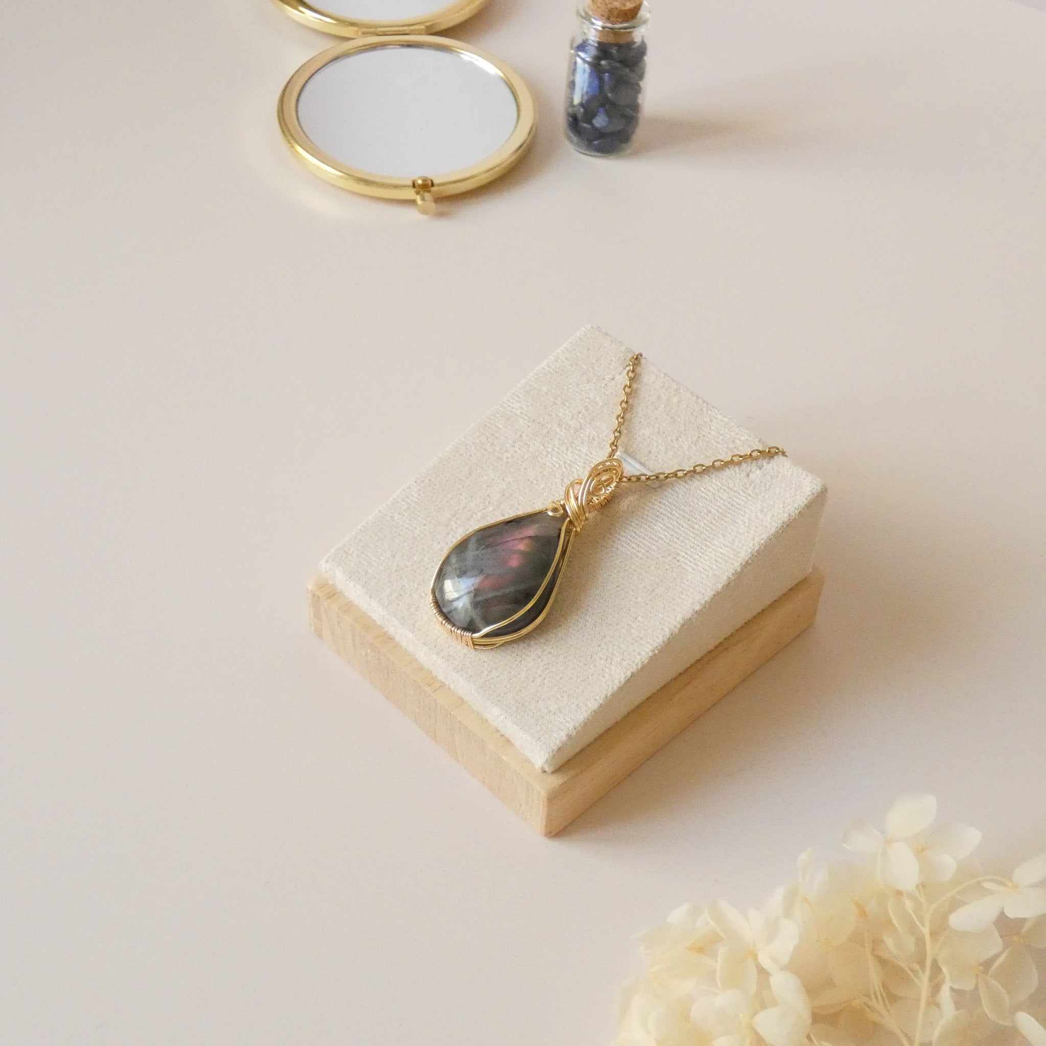 Pendentif en labradorite violette 4,7 cm bijou artisanal