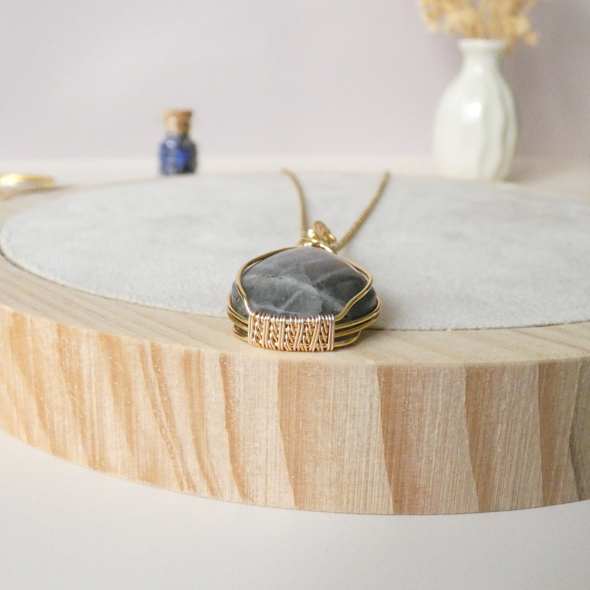 Pendentif en labradorite violette 4,7 cm bijou artisanal