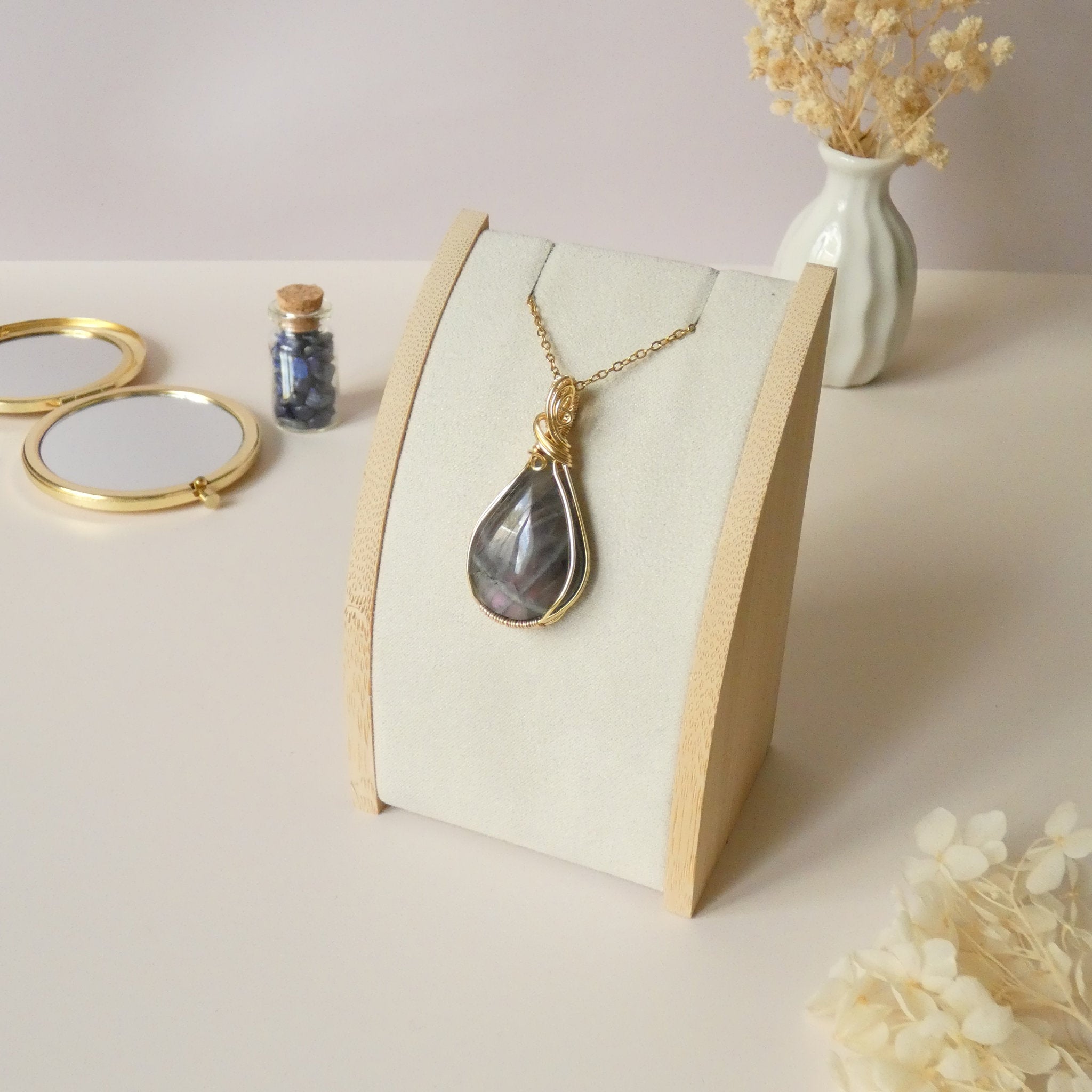 Pendentif en labradorite violette 4,7 cm bijou artisanal