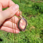 Pendentif en labradorite – 5,2 cm – wire wrapping doré