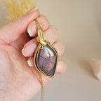Pendentif en labradorite – 5,2 cm – wire wrapping doré