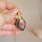 Pendentif en labradorite – 5,2 cm – wire wrapping doré