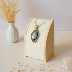 Pendentif en labradorite – 5,2 cm – wire wrapping doré