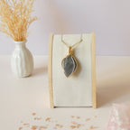 Pendentif en labradorite – 5,2 cm – wire wrapping doré