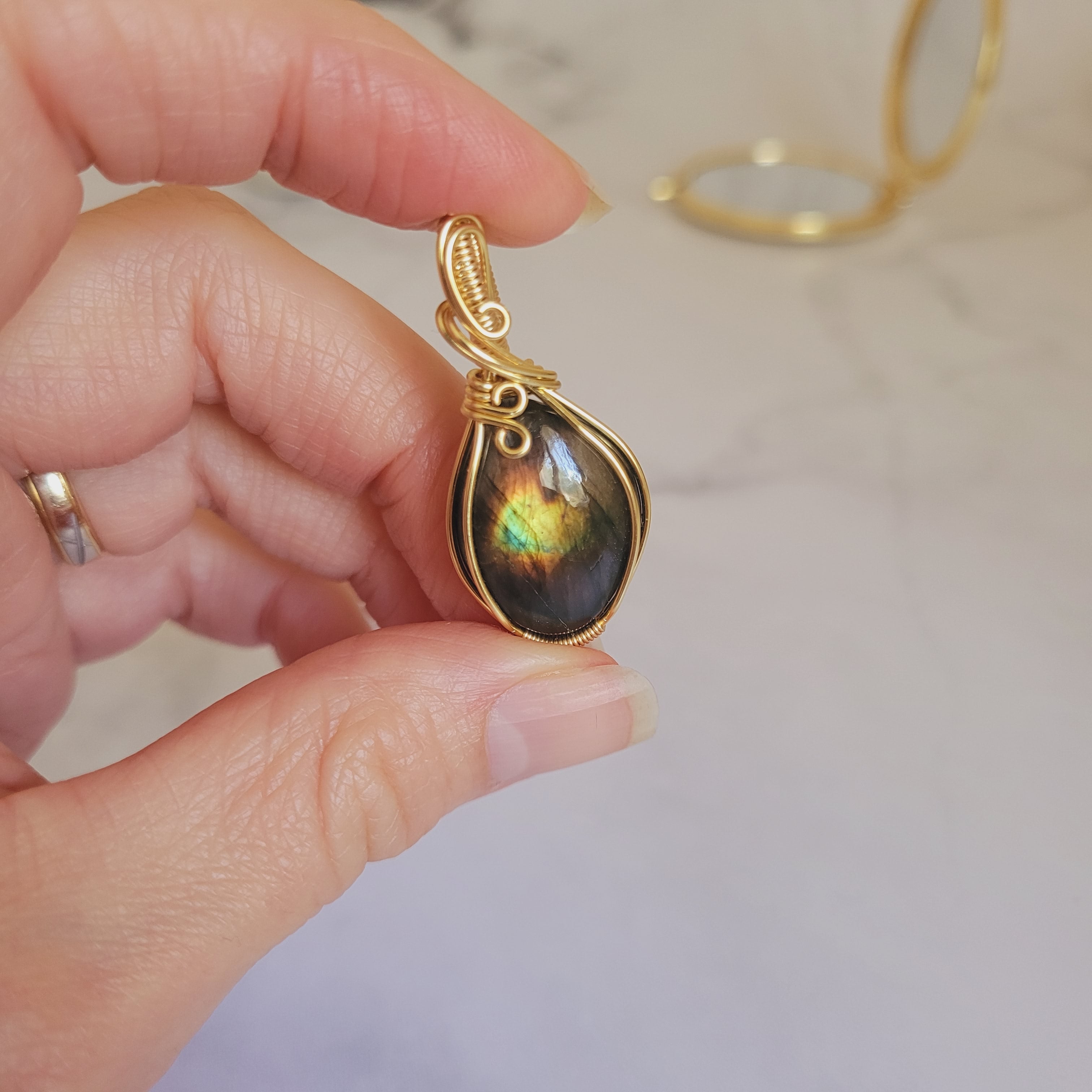 Pendentif en labradorite 4,1 cm bijou artisanal