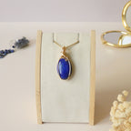 Pendentif en lapis lazuli – bijou artisanal en pierre naturelle – wire wrapping doré