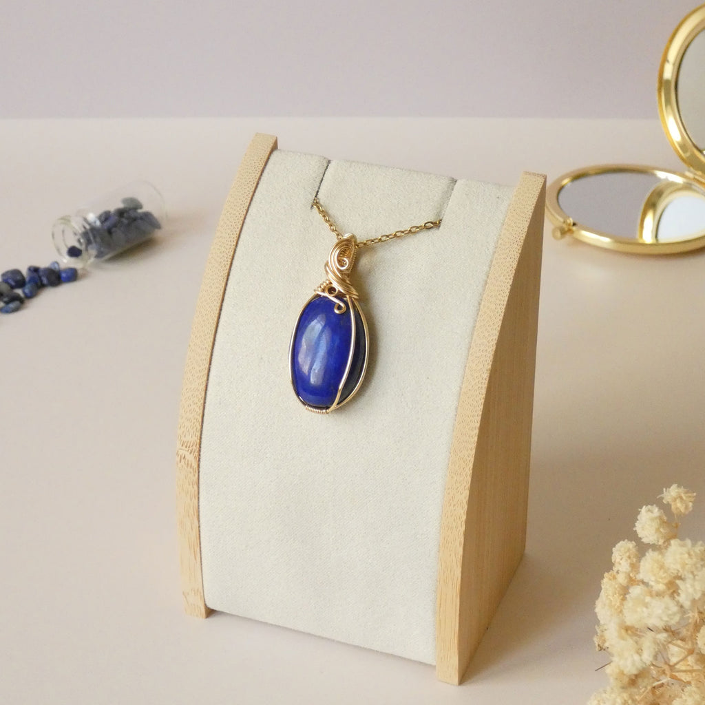 Pendentif en lapis lazuli – bijou artisanal en pierre naturelle – wire wrapping doré