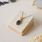 Pendentif en lapis lazuli d'Afghanistan – bijou artisanal en pierre naturelle – wire wrapping doré